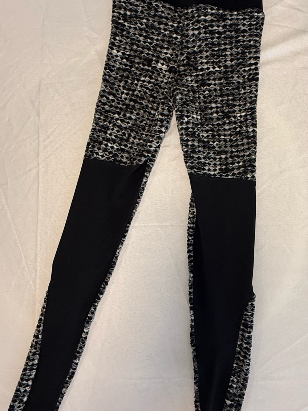NikePro Hyperwarm Women’s Black & Gray Patterned Leggings